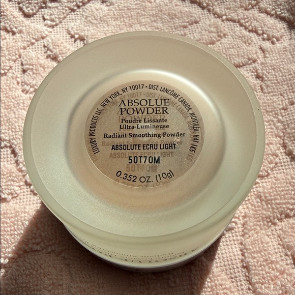 Lancôme Absolue Radiant Smoothing Powder - Ecru Light - Picture 2 of 6